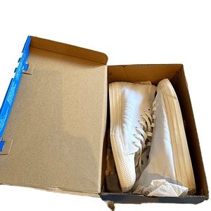 Adidas white sneaks for men Niza RF 👟🕶 size 10